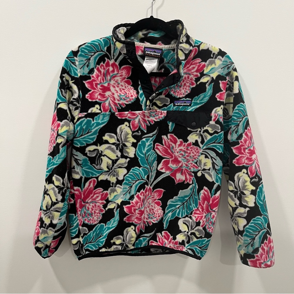 {Patagonia} vintage women’s small black floral synchilla